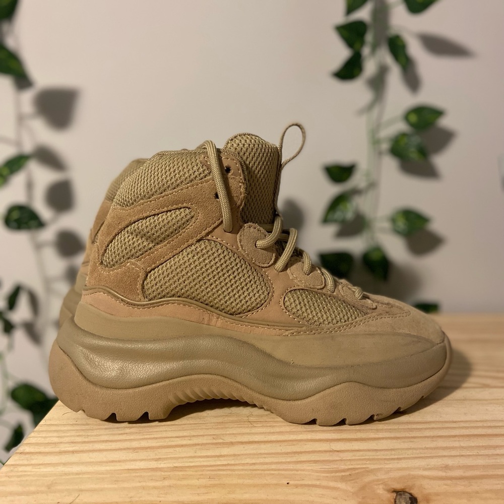 YEZZY SEASON 7  DESERT BOOT IN SHADE ROCK